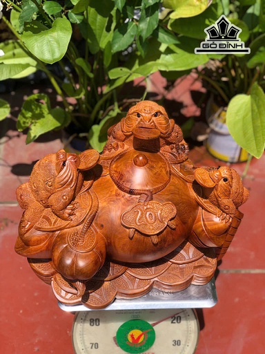 Tượng Tam Cóc Ngậm Tiền Gỗ Hương Cao 33 Ngang 45 Sâu 35 (cm)