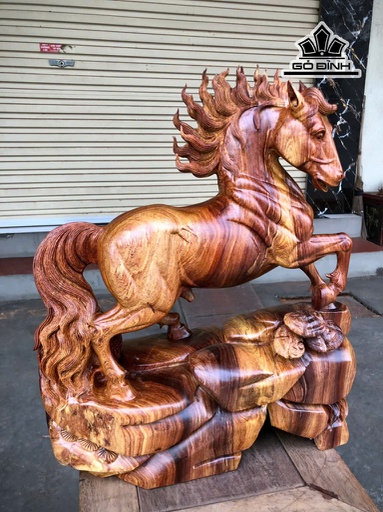 Tượng Ngựa Phong Thủy (Nhất Mã Thong Dong) Gỗ Hương Cao 50 Ngang 44 Sâu 15 (cm)
