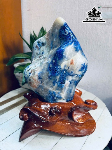 Tác Phẩm Đá Lapit Cao 28 Ngang 15 (cm) 4,2kg