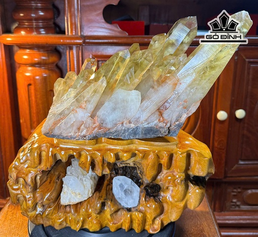 Tác Phẩm Đá Thạch Anh Vàng Cao 29 Ngang 34 (cm) 7,98kg