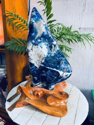 Tác Phẩm Đá Lapit Cao 42 Ngang 15 (cm) 9,7kg