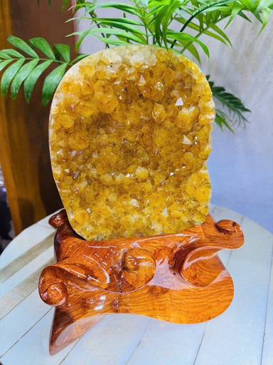 Tác Phẩm Đá Thạch Anh Vàng Cao 26 Ngang 16 (cm) 4,5kg