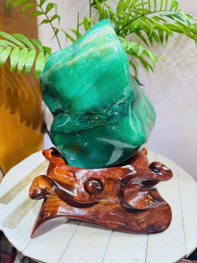 Tác Phẩm Đá Thạch Anh Xanh Cao 29 Ngang 17 (cm) 7kg