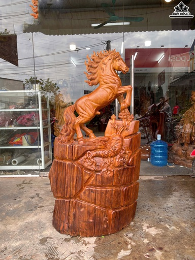 Tượng Ngựa Phong Thủy (Nhất Mã Thong Dong) Gỗ Ngọc Am Cao 132 Ngang 73 Sâu 30 (cm)