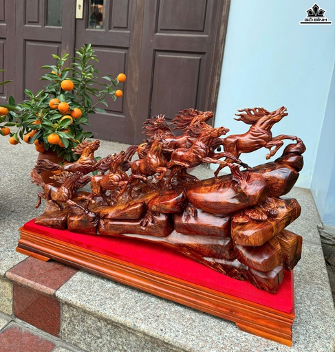 Tượng Bát Mã Gỗ Cẩm Cao 41 Ngang 70 Sâu 16 (cm)