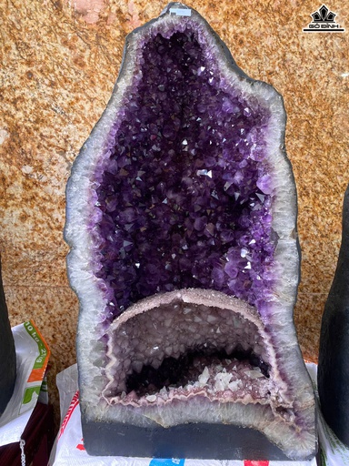 Tác Phẩm Đá Thạch Anh Tím Cao 92 Ngang 50 Sâu 26 (cm) 139kg