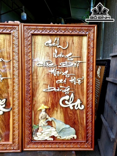 Tranh Chữ Cha Mẹ Nền Gỗ Hương - Khung Căm Xe Kích Thước 46x78 (cm)