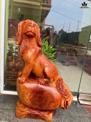 Tượng Chó Gỗ Hương Cao 57 Ngang 36 Sâu 25 (cm) - 17,5kg