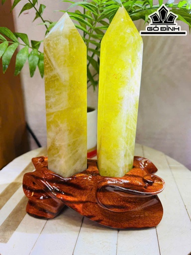 Tác Phẩm Đá Thạch Anh Vàng Cao 15 (cm) 2,5kg