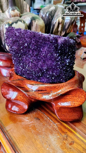 Tác Phẩm Đá Thạch Anh Tím Cao 18 Ngang 15 (cm) 1,7kg