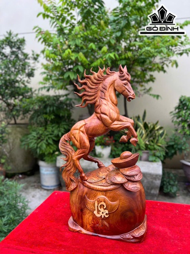 Tượng Ngựa Phong Thủy (Nhất Mã Phi Thiên) Gỗ Hương Cao 52 Ngang 25 Sâu 13 (cm)