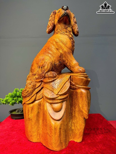 Tượng Chó Gỗ Hương Cao 70 Ngang 36 Sâu 31 (cm)