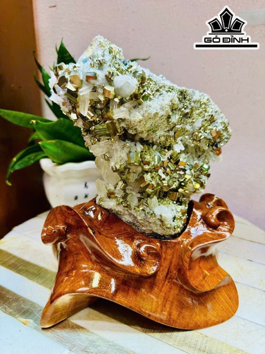 Vàng Găm Tinh Thể Đá Pyrite Cao 26 Ngang 19 (cm) - 4kg