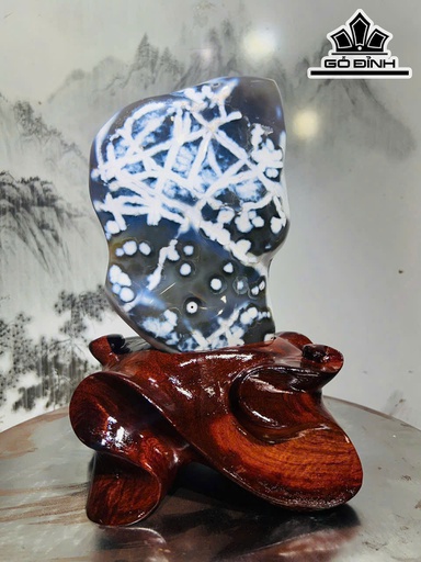 Tác Phẩm Đá Mã Não Cao 27 Ngang 18 (cm) - 3kg