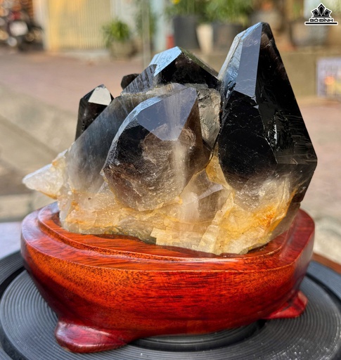 Tác Phẩm Đá Thạch Anh Khói ( Smoky Quartz ) Cao 26 Ngang 27 (cm) -2,42kg