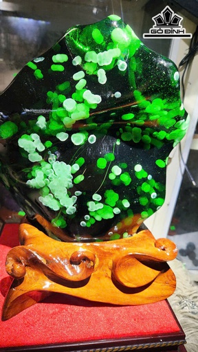 Tác Phẩm Đá Obsidian Cao 32 Ngang 29 (cm) - 11kg