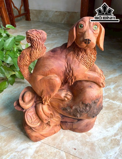 Tượng Chó Gỗ Hương Cao 41 Ngang 36 Sâu 25 (cm)