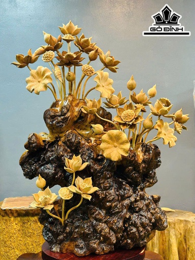 Tác Phẩm Sen Thu - Bình Nu Gỗ Dổi Đá - Hoa Ngõ Am Cao Tổng Thể 130 Ngang 106 Sâu 48 ̣cm - 95kg