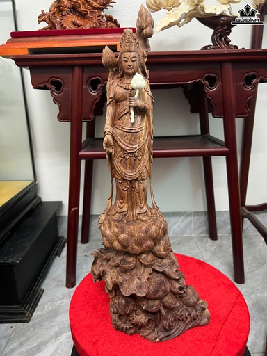Tượng Phật Bà Quan Âm Gỗ Sưa Cao 62 Ngang 24 Sâu 20 (cm)