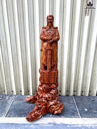 Tượng Trần Quốc Tuấn Gỗ Sưa Cao 74 Ngang 30 Sâu 35 (cm)