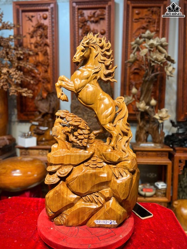 Tượng Ngựa Phong Thủy (Nhất Mã Phi Thiên) Gỗ Ngọc Am Cao 87 Ngang 42 Sâu 25 (cm)