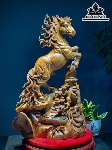 Tượng Ngựa Phong Thủy (Nhất Mã Phi Thiên) Gỗ Ngọc Am Cao 70 Ngang 45 Sâu 18 (cm)