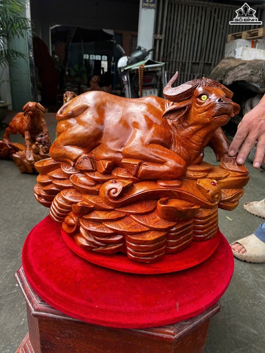 Tượng Trâu Gỗ Hương Cao 35 Ngang 55 Sâu 38 (cm)