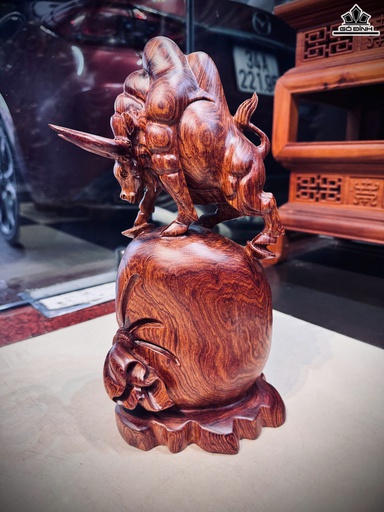 Tượng Bò Tót Gỗ Cẩm Cao 33 Ngang 17 Sâu 14 (cm)