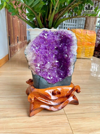 Tác Phẩm Đá Thạch Anh Tím Cao 36 Ngang 34 cm) - 13,3kg