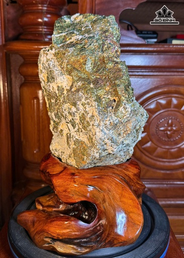 Tác Phẩm Đá Vàng Găm Cao 30 Ngang 17 (cm) - 6,2kg