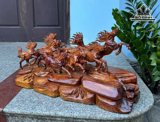 Tượng Bát Mã Gỗ Cẩm Cao 32 Ngang 63 Sâu 24 (cm)