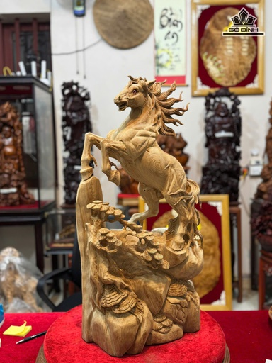 Tượng Ngựa Phong Thủy (Nhất Mã Phi Thiên) Gỗ Ngọc Am Cao 71 Ngang 34 Sâu 20 (cm)