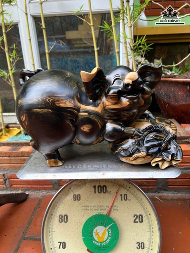 Tượng Heo Gỗ Mun Hoa Cao 20 Ngang 35 Sâu 19 (cm)