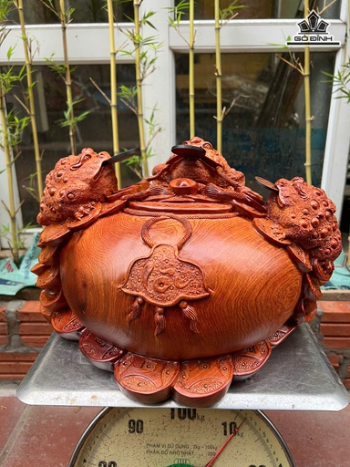 Tượng Tam Cóc Ngậm Tiền Gỗ Hương Cao 26 Ngang 38 Sâu 32 (cm)