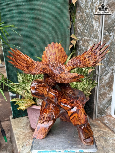 Tượng Đại Bàng Săn Mồi Gỗ Sưa Cao 50 Ngang 50 Sâu 38 (cm)