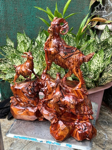 Tượng Tam Dương Khai Thái Gỗ Sưa Cao 43 Ngang 37 Sâu 22 (cm)