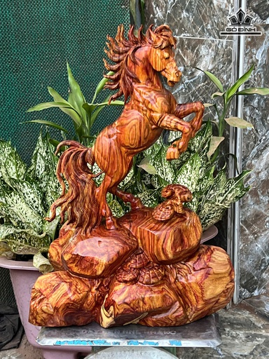 Tượng Ngựa Phong Thủy (Nhất Mã Phi Thiên) Gỗ Sưa Cao 55 Ngang 40 Sâu 22 (cm)