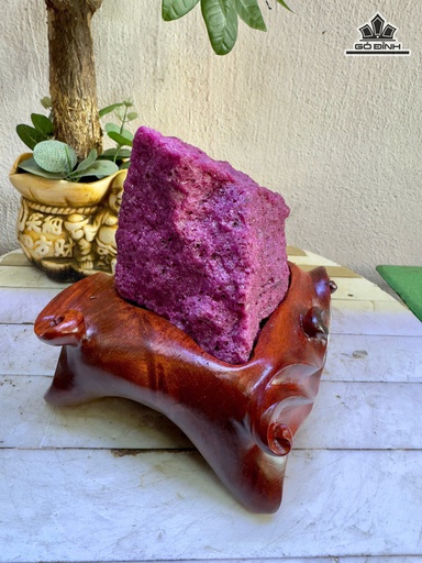 Tác Phẩm Đá Hồng Ngọc Cao 16 Ngang 10 (cm) 2,5kg Luôn Đế