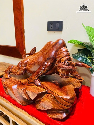 Tượng Bò Tót Gỗ Cẩm Cao 31 Ngang 50 Sâu 28 (cm)