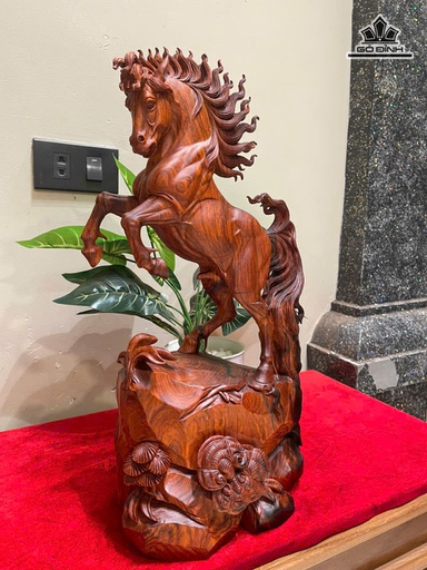 Tượng Ngựa Phong Thủy (Nhất Mã Phi Thiên) Gỗ Trắc Cao 46 Ngang 24 Sâu 15 (cm)