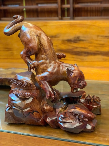 Tượng Báo Săn Mồi Gỗ Cẩm Cao 54 Ngang 52 Sâu 38 (cm)