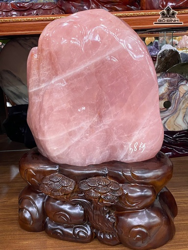 Tác Phẩm Đá Thạch Anh Hồng Cao 42 Ngang 39 Sâu 20 (cm) - Cao Cả Đế 60 (cm) - Nặng 58kg