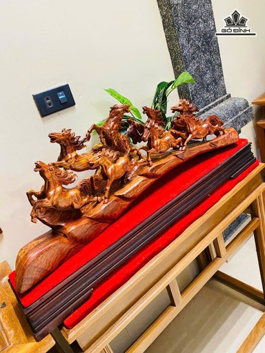 Tượng Bát Mã Gỗ Cẩm Cao 25 Ngang 73 Sâu 12 (cm)