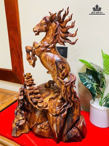 Tượng Ngựa Phong Thủy (Nhất Mã Phi Thiên) Gỗ Trắc Cao 57 Ngang 38 Sâu 28 (cm)
