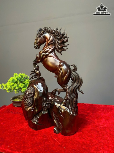 Tượng Ngựa Phong Thủy (Nhất Mã Phi Thiên) Gỗ Trắc Cao 45 Ngang 30 Sâu 15 (cm)