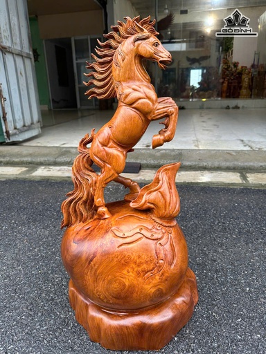 Tượng Ngựa Phong Thủy (Nhất Mã Phi Thiên) Gỗ Nu Hương Cao 70 Ngang 35 Sâu 30 (cm)