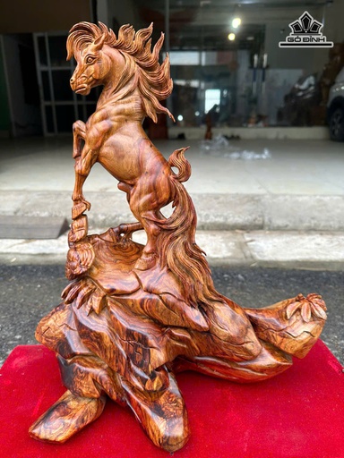 Tượng Ngựa Phong Thủy (Nhất Mã Phi Thiên) Gỗ Sưa Cao 41 Ngang 35 Sâu 20 (cm)