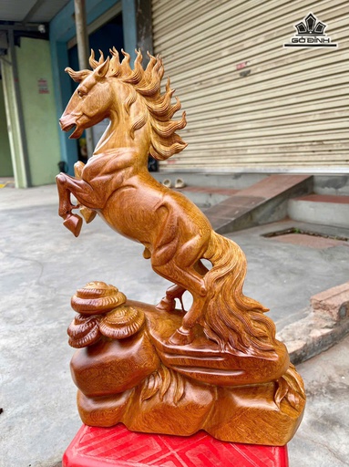 Tượng Ngựa Phong Thủy (Nhất Mã Phi Thiên) Gỗ Hương Cao 42 Ngang 27 Sâu 11 (cm)