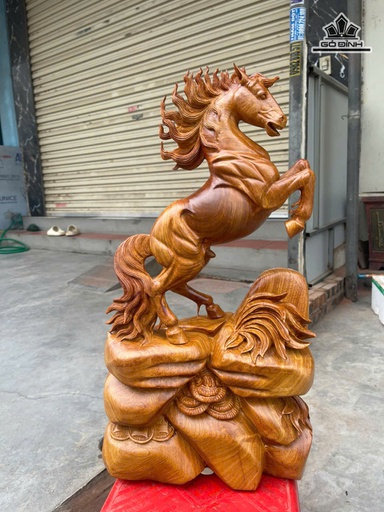 Tượng Ngựa Phong Thủy (Nhất Mã Phi Thiên) Gỗ Hương Cao 52 Ngang 27 Sâu 12 (cm)