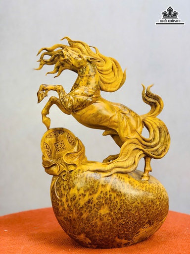 Tượng Ngựa Phong Thủy (Nhất Mã Phi Thiên) Gỗ Nu Ngọc Am Cao 42 Ngang 28 Sâu 16 (cm)